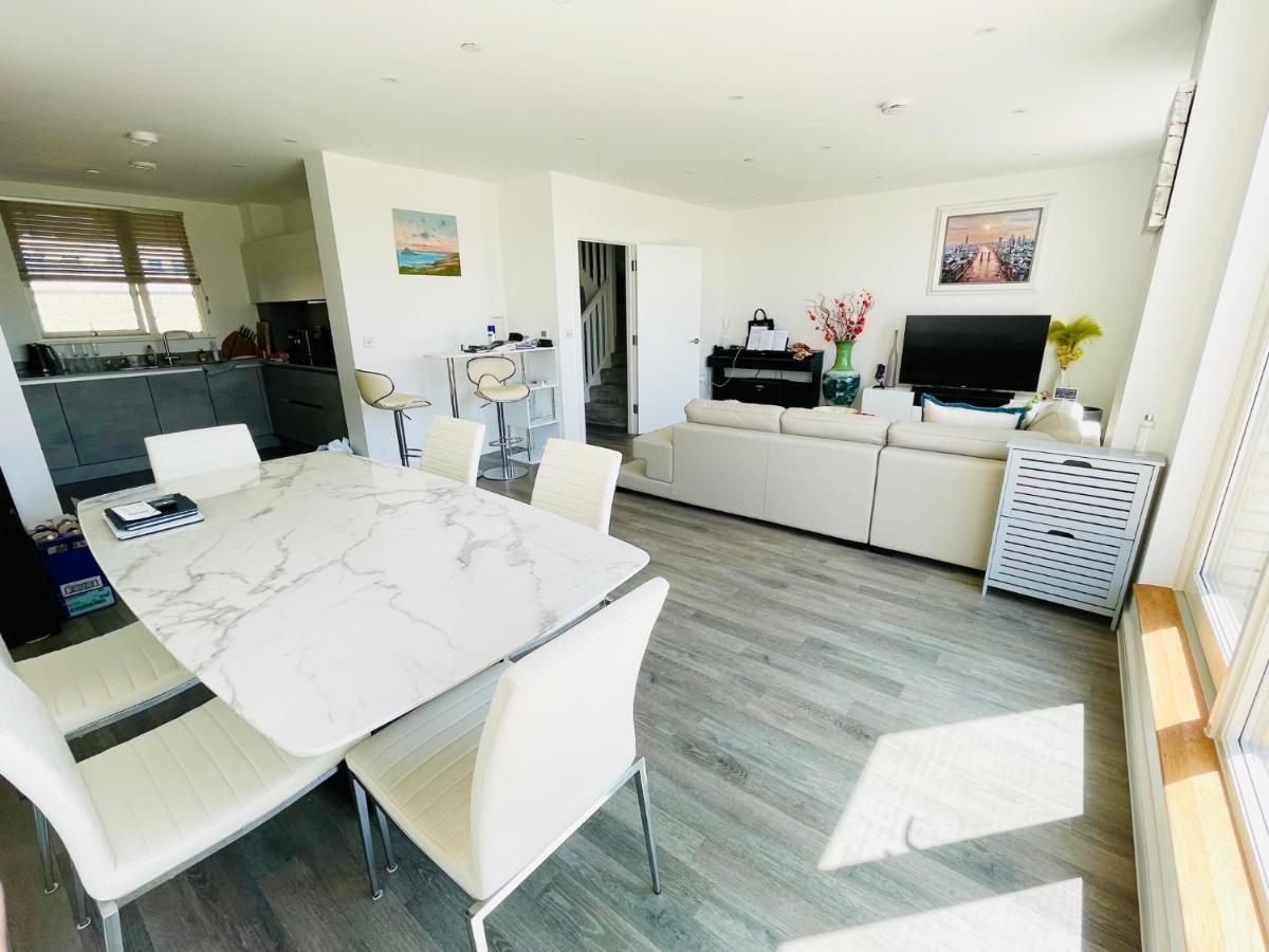 Modern Penthouse Flat With Free Indoor Parking Apartment Лондон Екстериор снимка